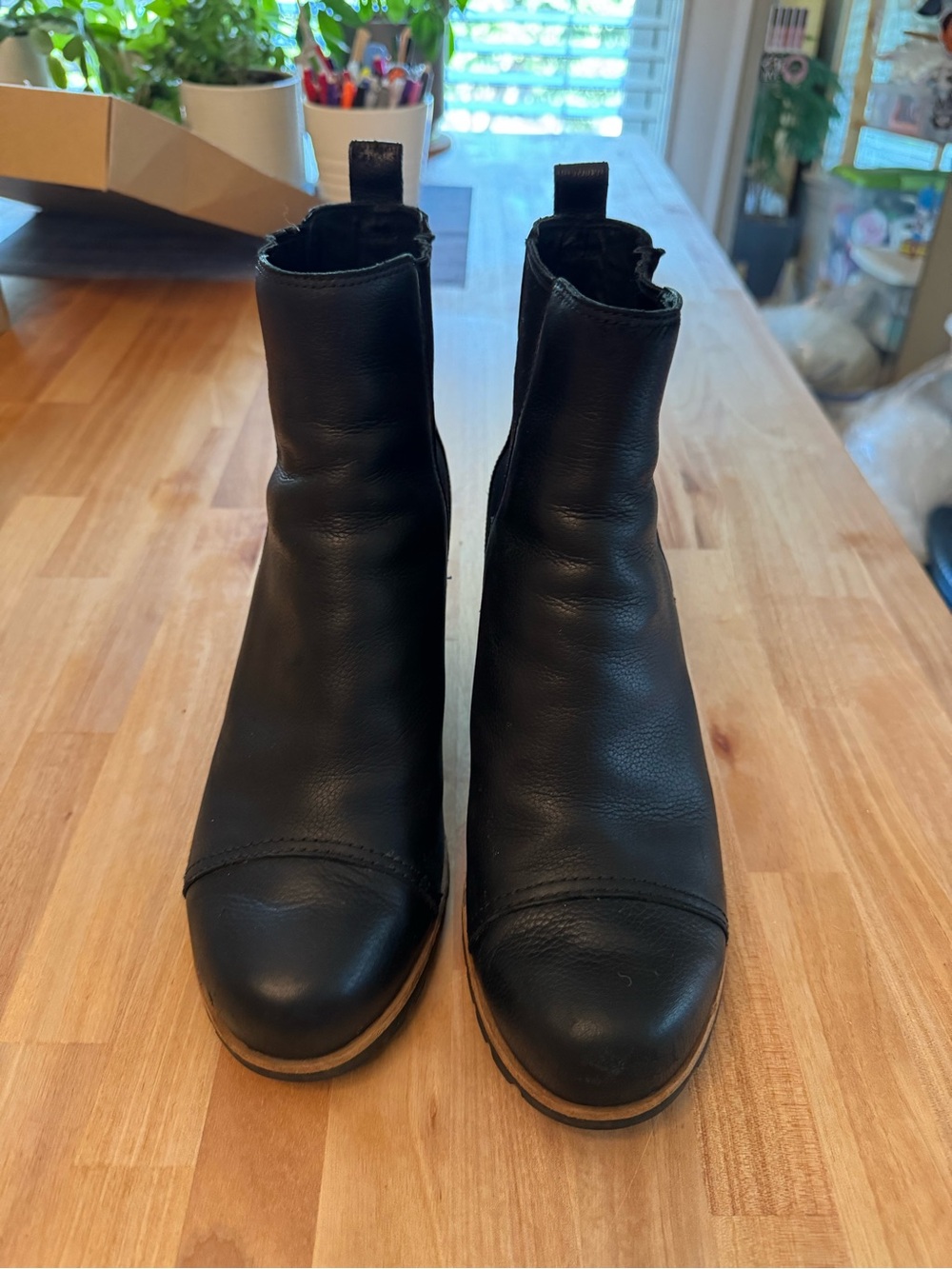 Ugg Black Women's Leather Ankle Boots - Classic Chelsea with Shearling 10
